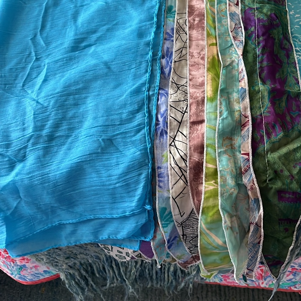 Scarves/Wraps - Picture 5 of 5